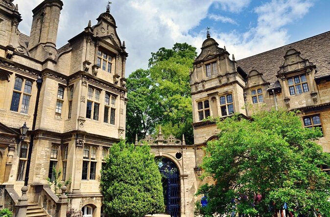 Oxford University Walking Tour With University Alumni Guide - Why a student guide changes the Oxford walk