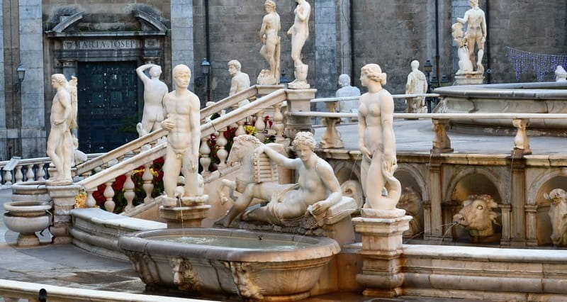 Palermo: Art and Architecture Walking Tour - Pretoria Fountain and the theatrical heart of the old city