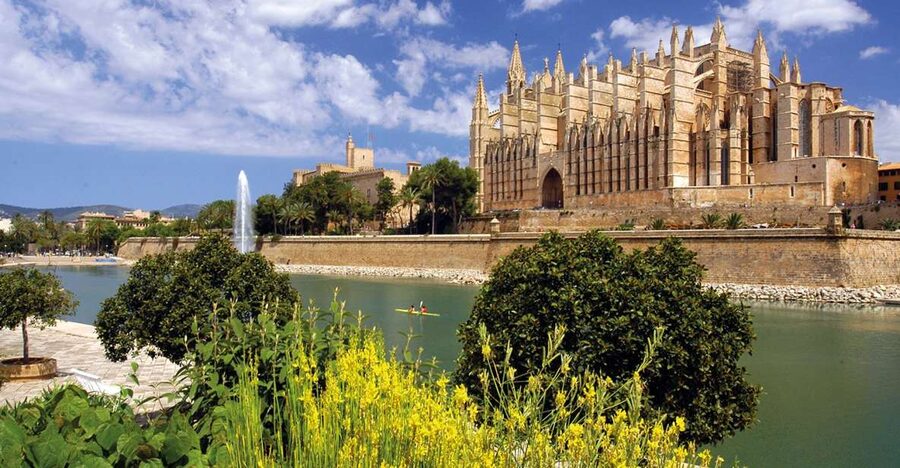 Palma de Mallorca: City Walking Tour with The Cathedral - The Rose Window and Miquel Barceló’s altar