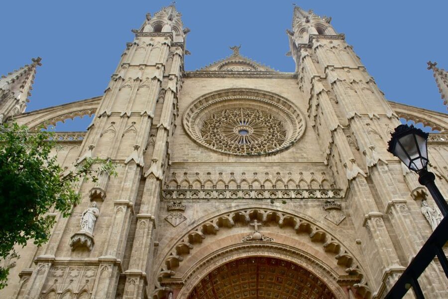 Palma de Mallorca: City Walking Tour with The Cathedral - Plaza de Cort, the Parliament, and Mallorcan patios