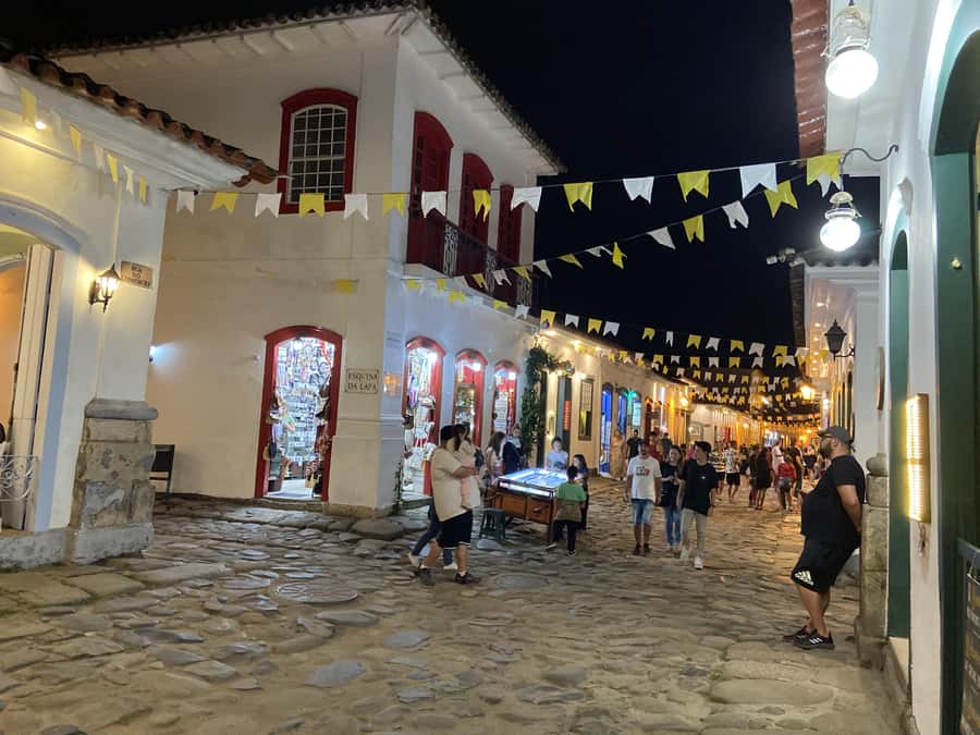 Paraty: Historic Centre Walking Tour & Cachaça Tasting - The cobbled streets and practical comfort