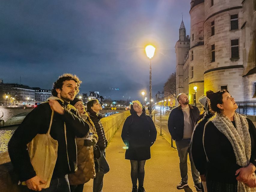 Paris: Dark History and Ghostly Guided Walking Tour - A final stop with a vampire story