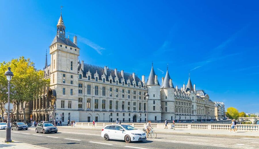 Paris: Early Access Notre Dame Cathedral Walking Tour - Meeting at Place Louis Aragon