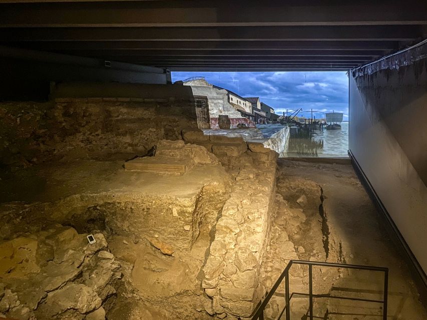 Paris: Île de la Cité and Notre-Dame Walking Tour With Crypt - The Archaeological Crypt beneath the cathedral