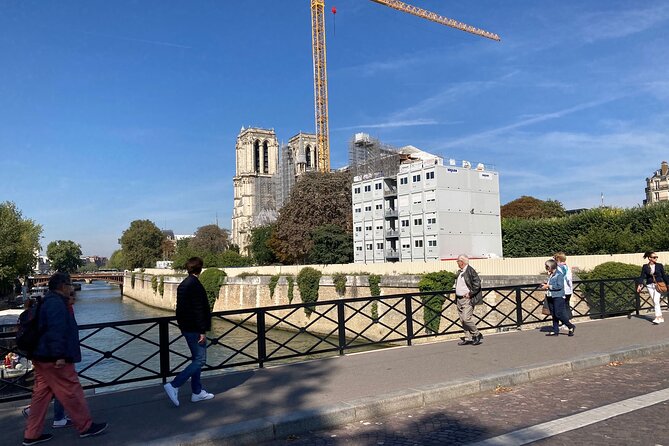 Paris: Île de la Cité and Notre-Dame Walking Tour With Crypt - Notre-Dame’s façade and the fire’s continuing story