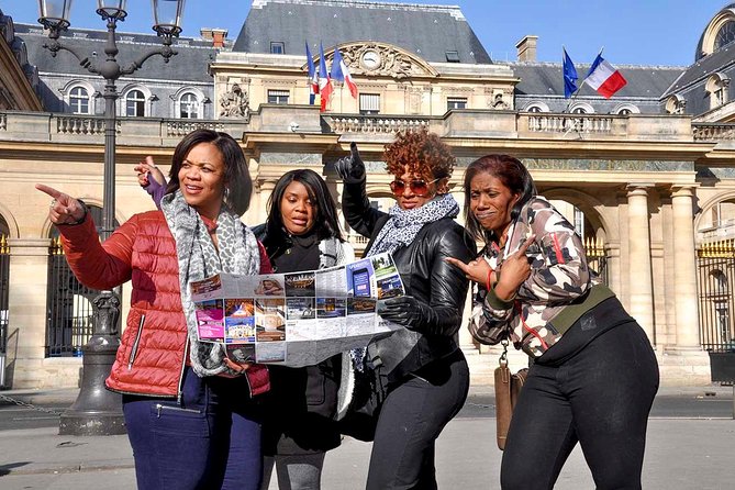 Paris Private Walking Tour with a Personal Photographer - Seine views and classic Paris backdrops