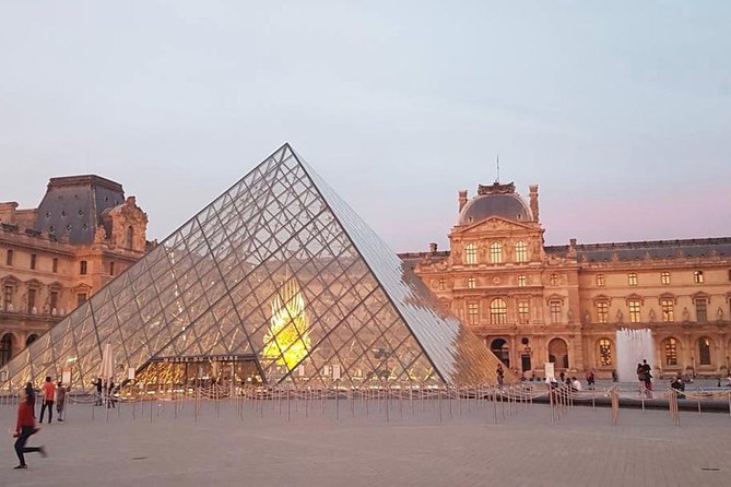 Paris Top Sights Half Day Walking Tour with a Fun Guide - What the small group changes
