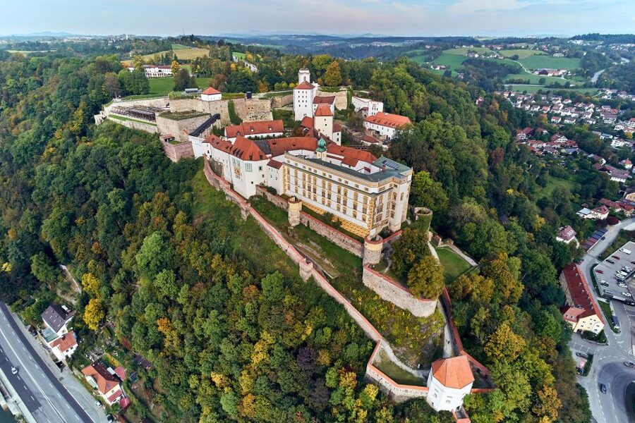 Passau: City Highlights Guided Walking Tour - Höllgasse and its painted cobblestones