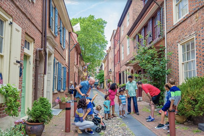 Philadelphia Old City Historic Walking Tour with 10+ Top Sites - Carpenters’ Hall and the meeting rooms of a new nation