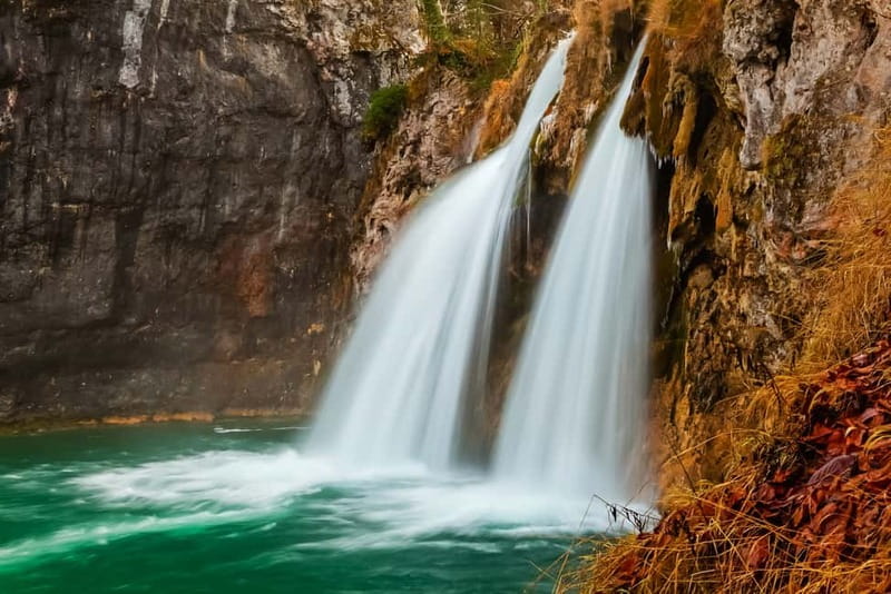 Plitvice Lakes: Guided Walking Tour with Bus and Boat Ride - Starting at Entrance 1 and the lower lakes