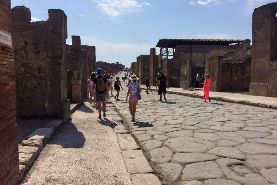 Pompeii: Guided Walking Tour with Entrance Ticket - Entering the archaeological area