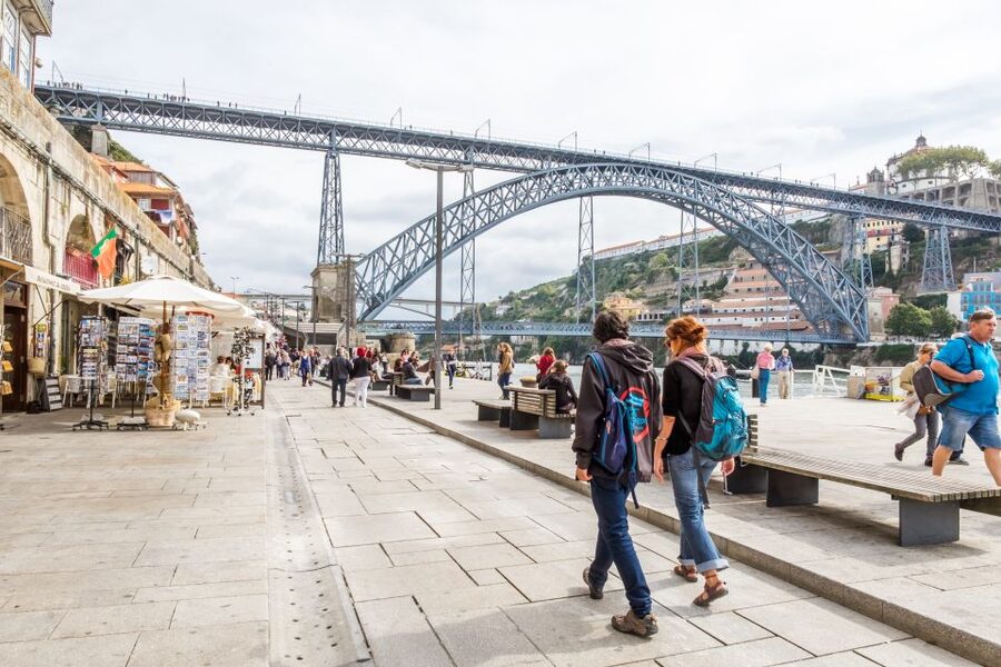 Porto: 3-Hour Guided City Highlights Walking Tour - Porto Cathedral and the city’s beginnings