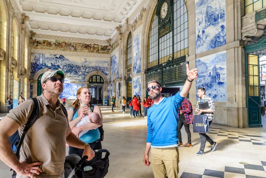 Porto: Delicious Food and Wine Walking Tour - The 4-hour choice: francesinha and grilled chicken