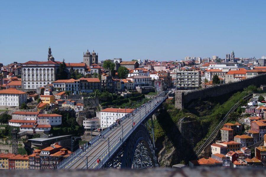 Porto: Guided Walking Tour and Lello Bookshop - A smart first morning in Porto