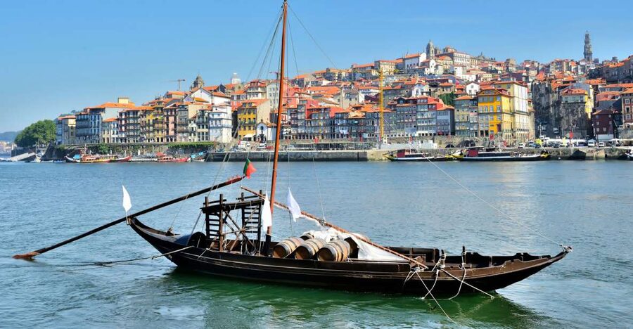 Porto: Historic City Center Walking Tour - São Bento Station and Porto’s remarkable tiles