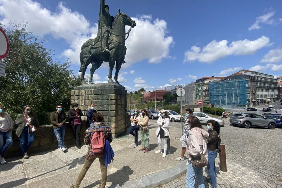 Porto: Historical Center Walking Tour - São Bento Station and the city’s changing face