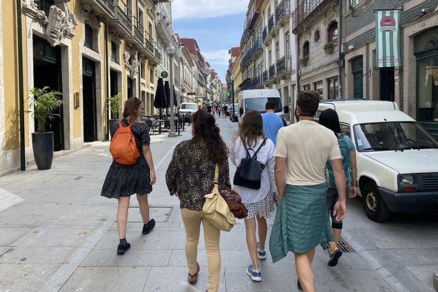 Porto: Historical Center Walking Tour - Port wine, olive oil, and the optional picnic