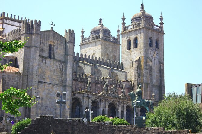 Porto's #1 Walking Tour - Carmo Church and Porto’s famous tilework