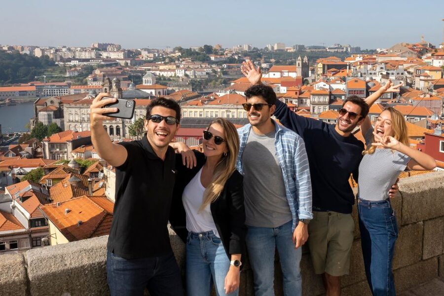Porto: Walking Tour, Lello Bookshop, Boat and Cable Car - São Bento Station and the old center