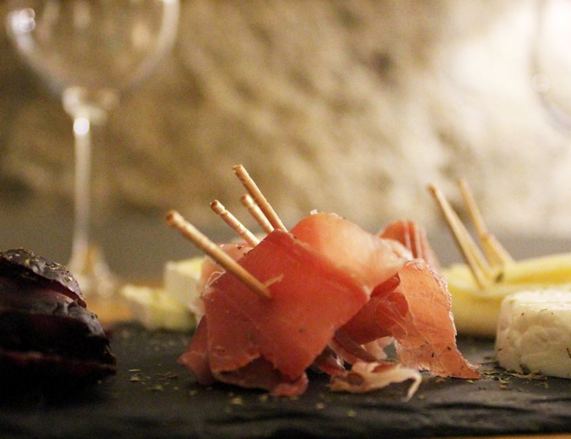 Porto: Wine Tasting with Tapas Walking Tour - What the $53 price really includes
