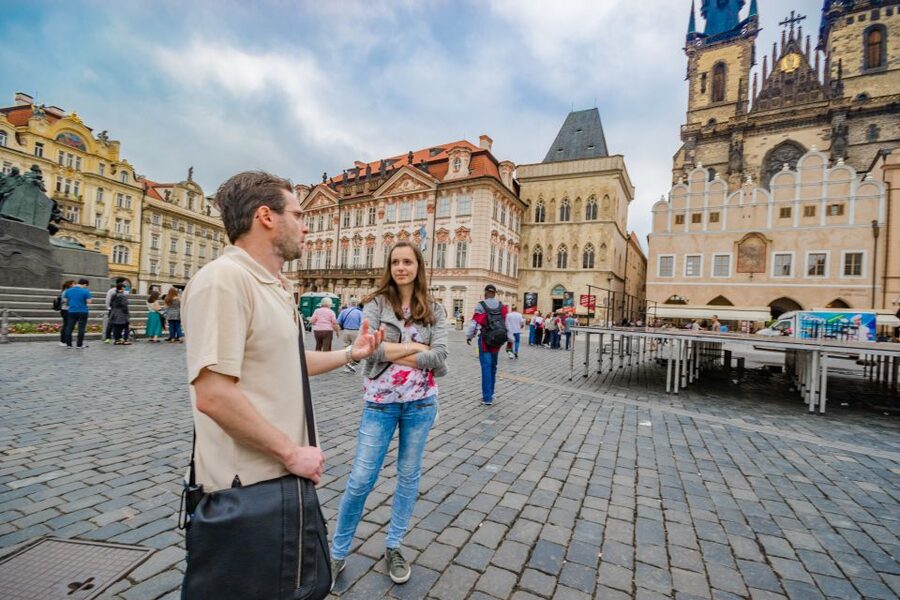 Prague: 3-Hour Walking Tour of Old Town & Prague Castle - Entering Prague Castle without an interior visit