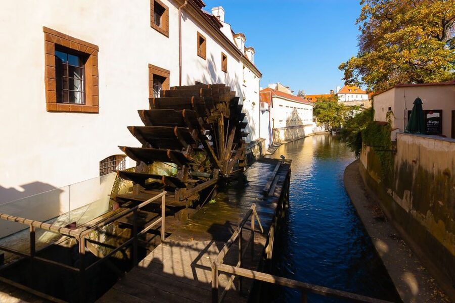 Prague: City Highlights Private Walking Tour - Price and value for different group sizes