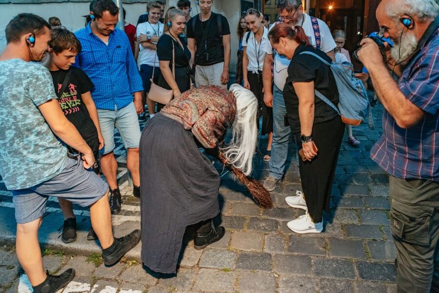 Prague: Ghost Walking Tour Where Legends Come To Life - Guide quality and group atmosphere
