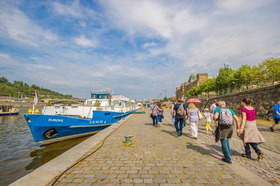 Prague: Guided Bus & Walking Tour with River Cruise & Lunch - A two-hour Vltava cruise with buffet lunch