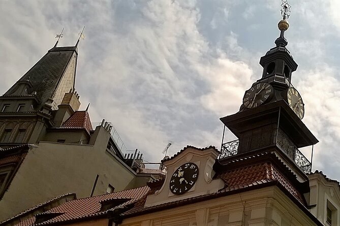 Prague: Jewish Quarter Walking Tour with Admission Tickets - The Old Jewish Cemetery and its crowded tombstones