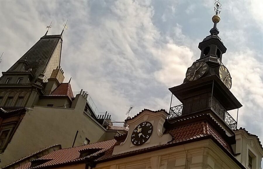 Prague: Old Town and Jewish Quarter Guided Walking Tour - Josefov: 45 minutes in Prague’s Jewish Quarter