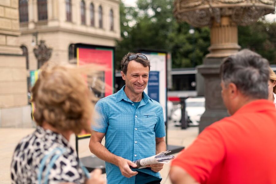 Prague: Old Town and Jewish Quarter Guided Walking Tour - Guide quality makes the difference