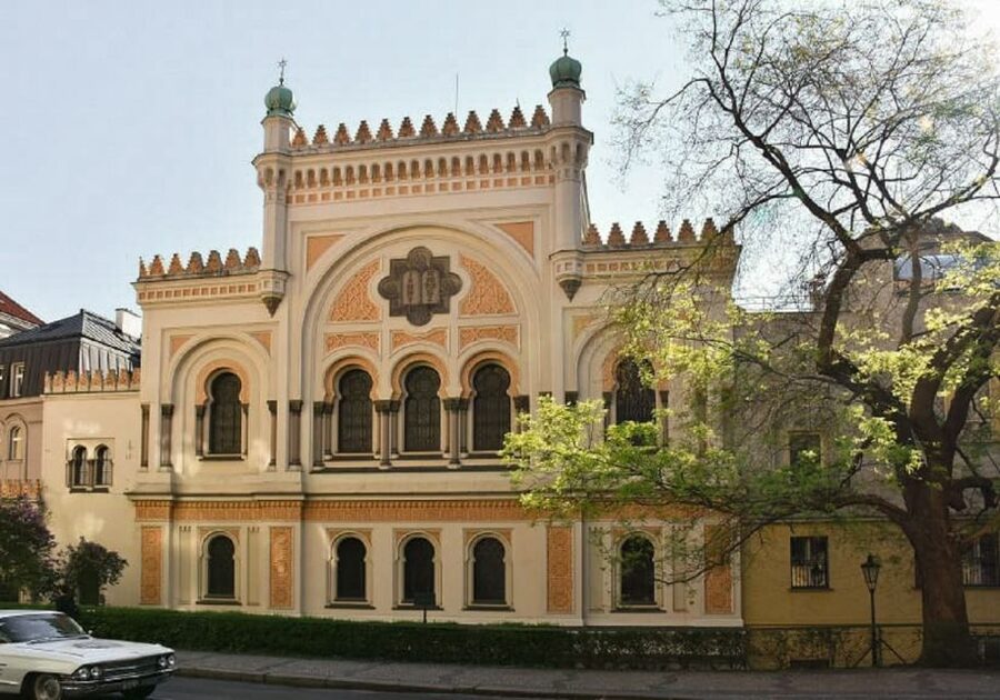 Prague: Old Town and Jewish Quarter Guided Walking Tour - Is $22 a fair price?