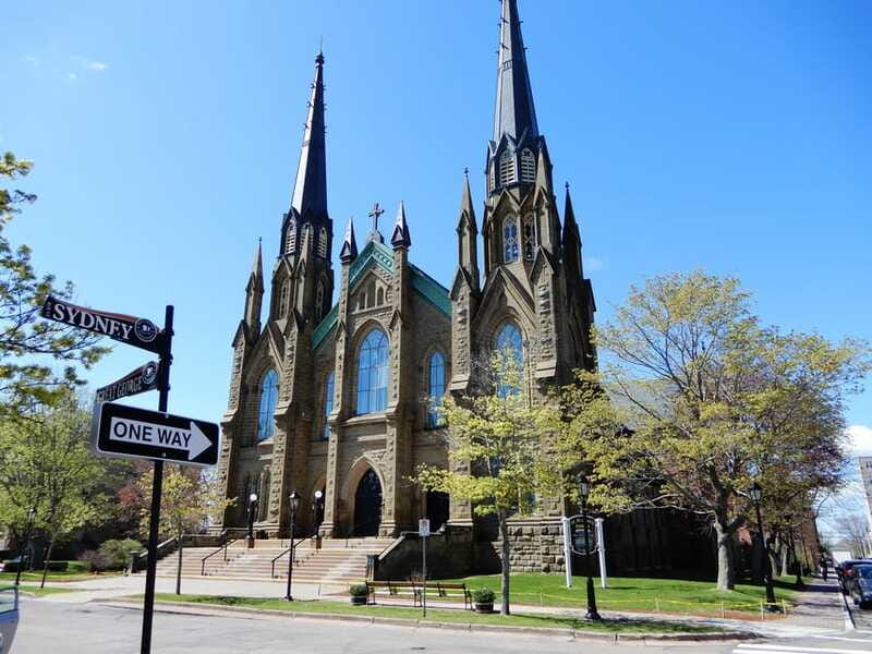 Prince Edward Island: Small Group Charlottetown Walking Tour - Guide style and the local details you get
