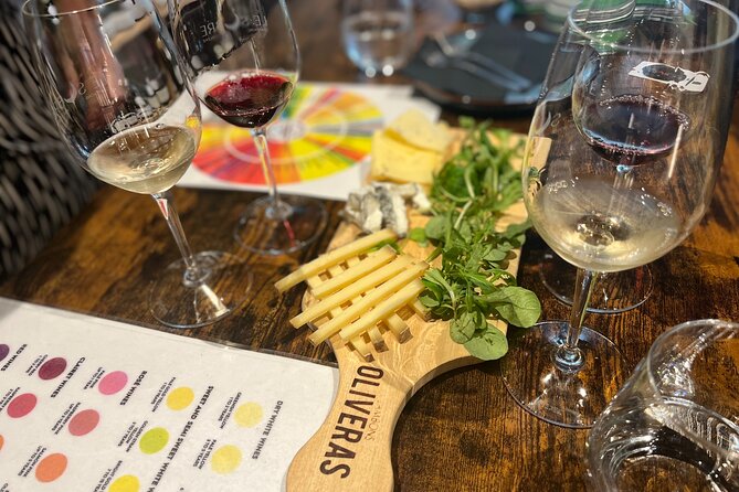 Private - Best of Bordeaux Walking Tour + Glass of Bordeaux Wine - Porte Dijeaux and the old city gates
