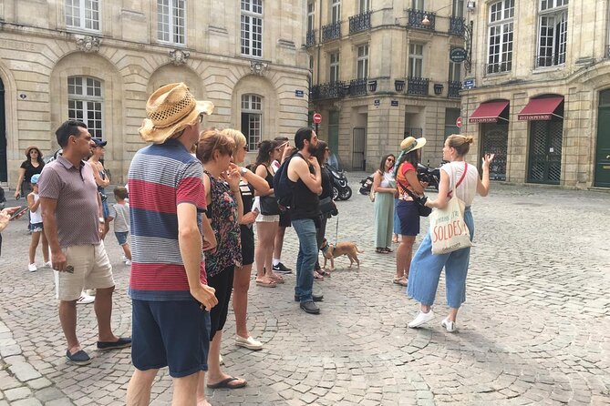 Private - Best of Bordeaux Walking Tour + Glass of Bordeaux Wine - Porte Cailhau and medieval Bordeaux