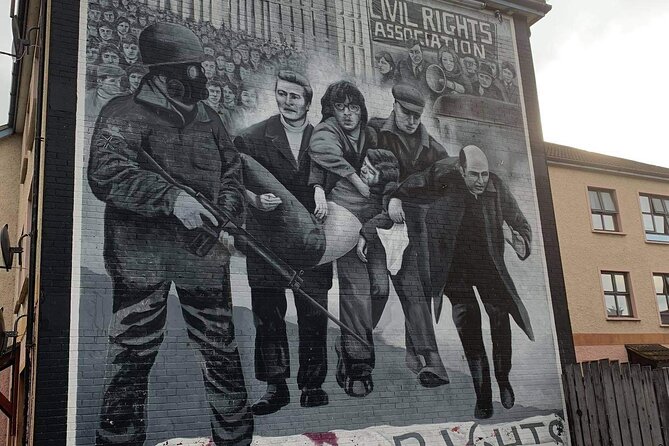 Private Guided Walking Tour in Derry City - Starting beside the city walls