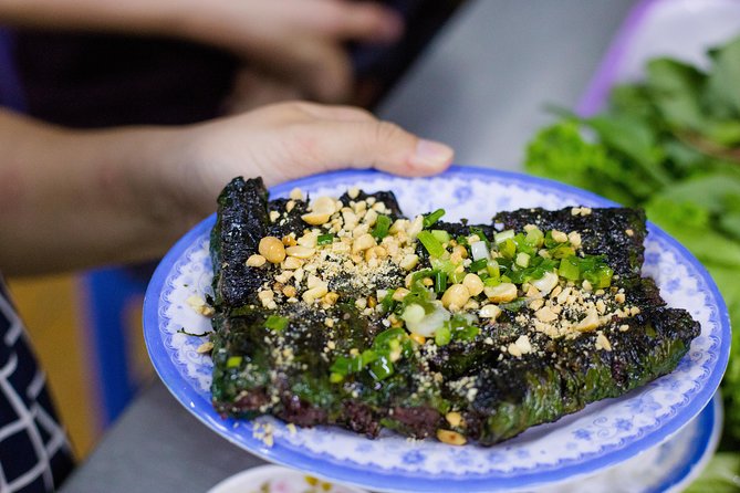 Private Street Food Evening Walking Tour in Ho Chi Minh City - What the guides add to the evening