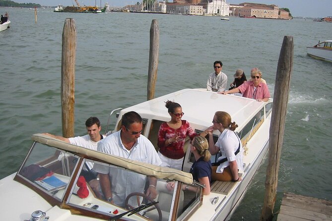 Private Venice 2 hrs Tour: Boat & Walking Tour with food tasting - High tide and the changing route