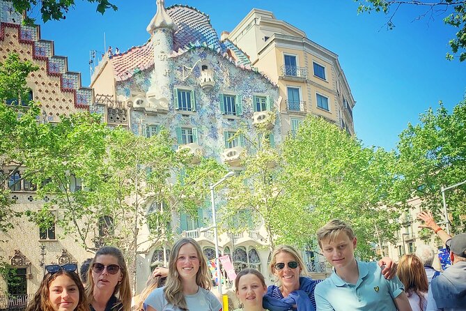 Ramblas, Old Town, Gothic and Gaudi Architecture Walking Tour - Las Ramblas, seen without making it the whole story