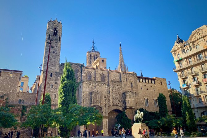 Ramblas, Old Town, Gothic and Gaudi Architecture Walking Tour - La Pedrera and the scale of Gaudí’s private houses