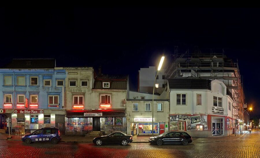 Reeperbahn Walking Tour with St. Pauli Local - Language, pace, and group expectations