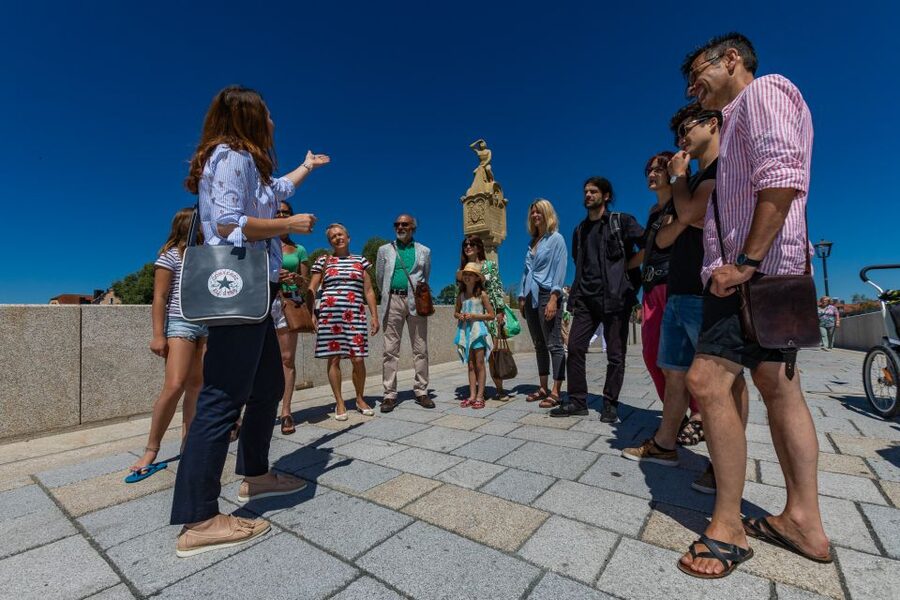 Regensburg: Guided City Walking Tour of the Old Town - Walking through 2,000 years of city history