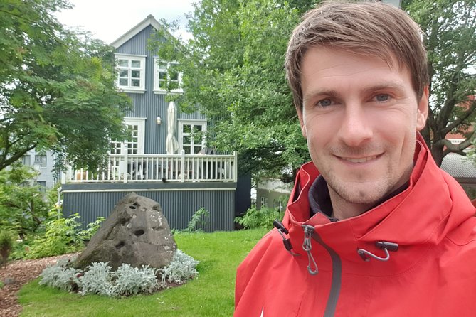Reykjavík Small group Walking Tour - by CityWalk - Harpa and the changing route