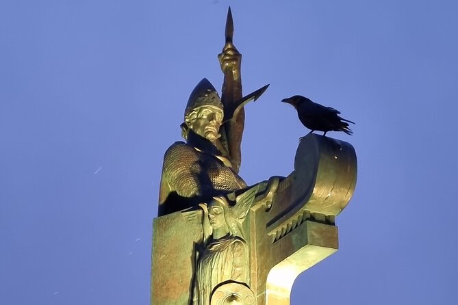 Reykjavík Small group Walking Tour - by CityWalk - Parliament House and the story of Iceland