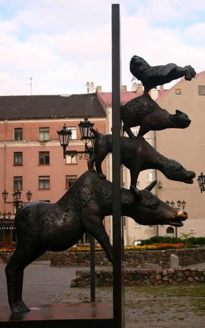 Riga Classical Old Town 2-Hour Walking Tour - Timing, weather, and communication