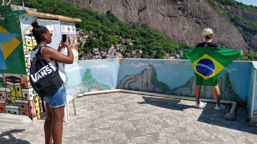Rio De Janeiro: Half-Day Rocinha Favela Walking Tour - Walking through Rocinha, one step at a time