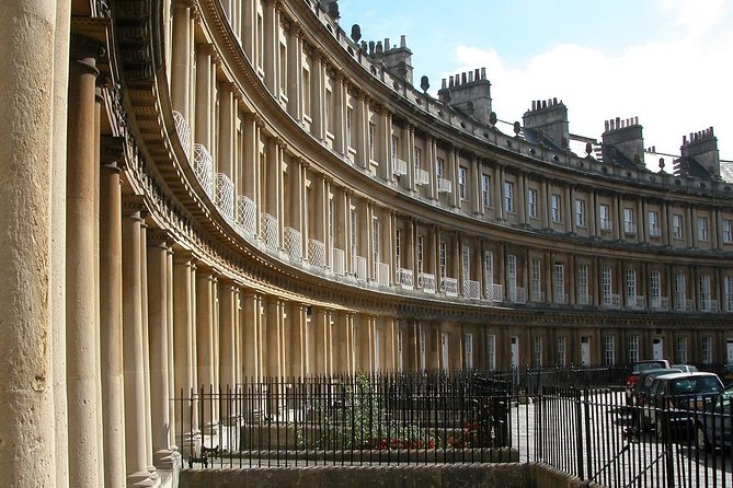 Roman Baths and Bath City Walking Tour - How the pace and group size affect the experience