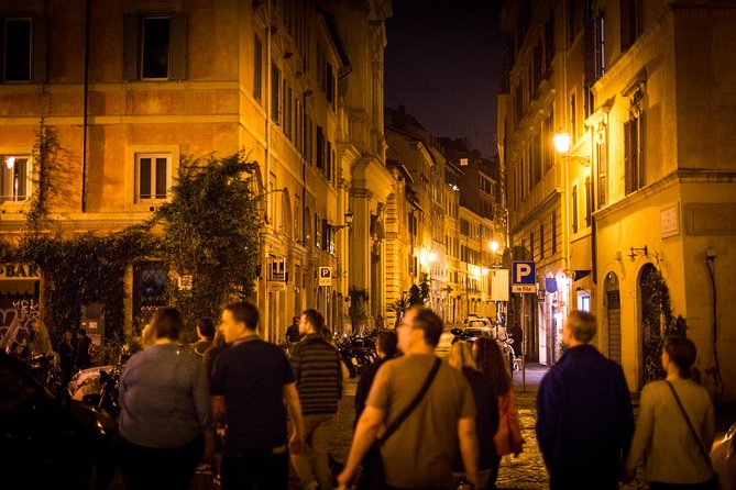 Rome by Night Walking Tour - Legends & Criminal Stories - What the guides add to the experience