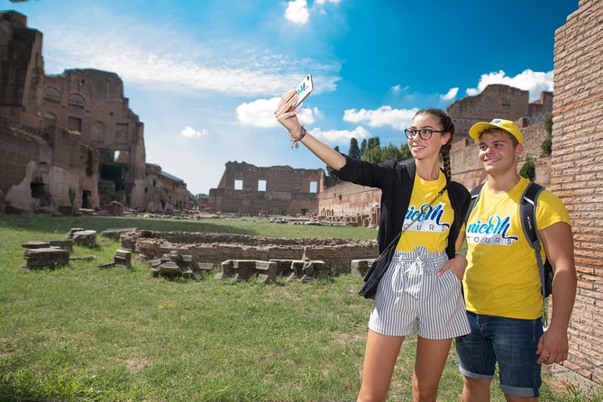 Rome: Colosseum Arena, Roman Forum & Palatine Hill Tour - Live guide or audio guide?
