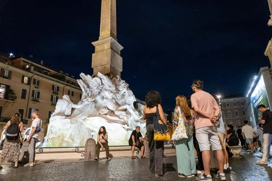 Rome: Small-Group Guided Day or Night Walking Tour - The guides shape the quality of the evening